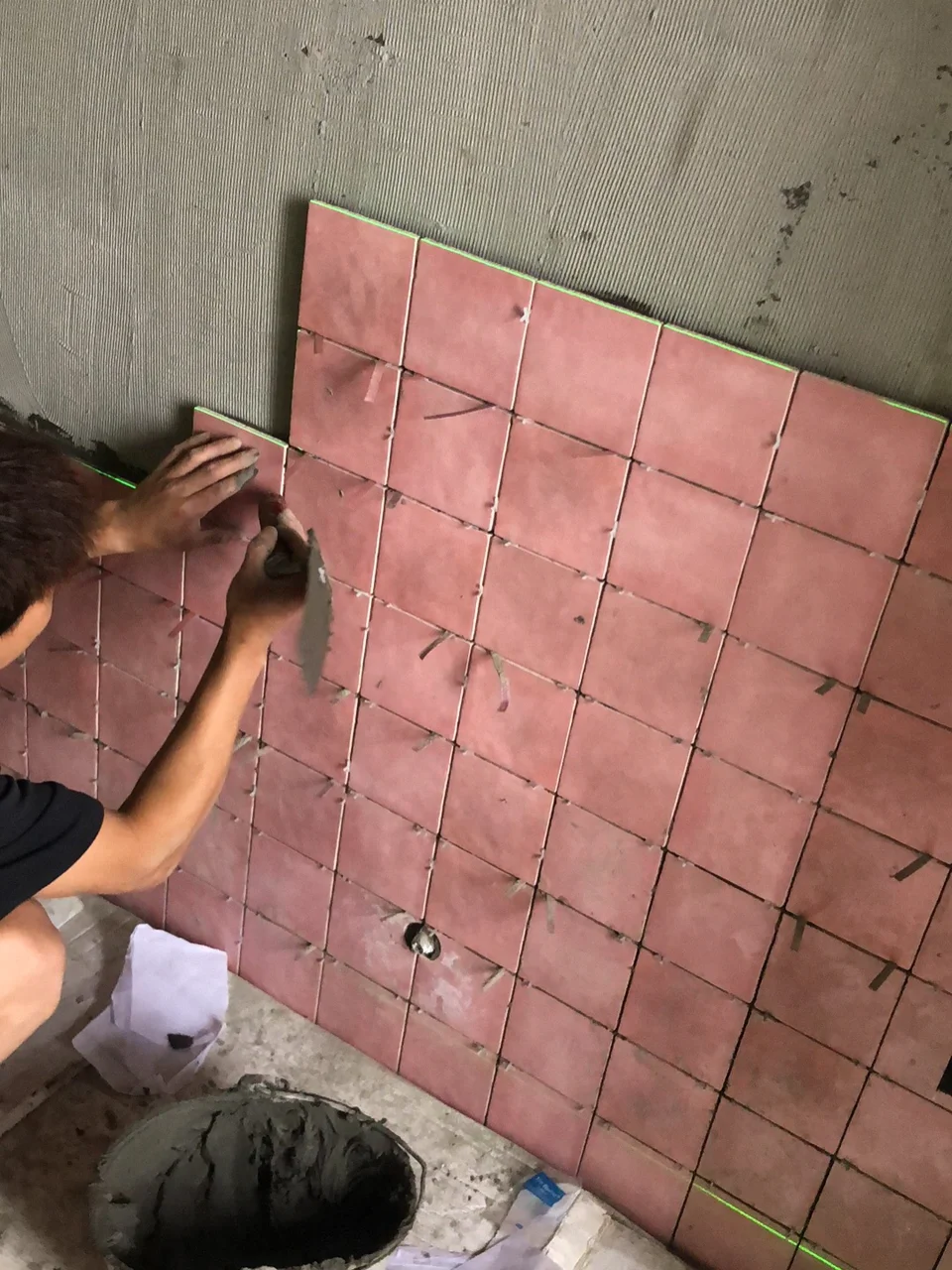 墙面砖空鼓胶怎么去除(墙面砖空鼓胶怎么去除掉)