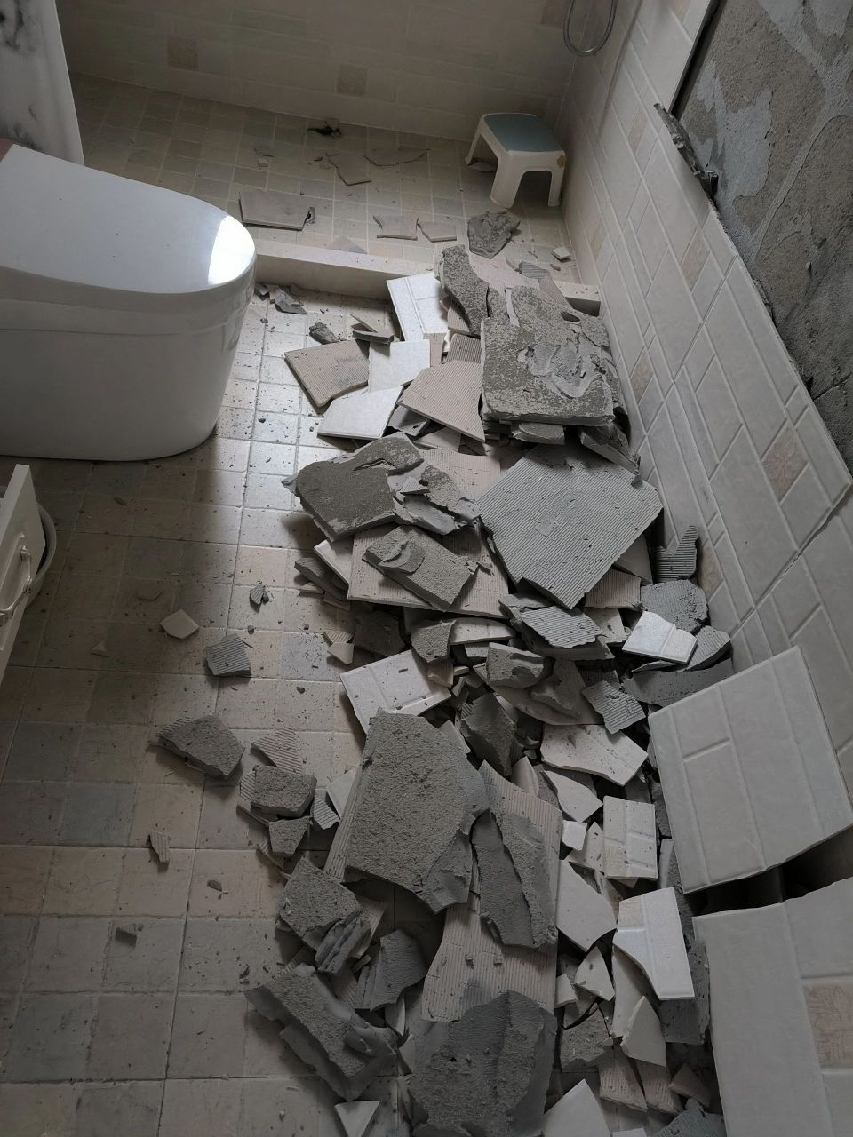 墙砖脱落有什么补救方法(墙砖脱落最简单的修补方法)